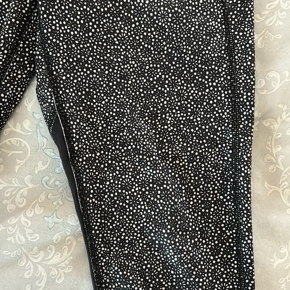 Lululemon Crop Leggings - Picture 2 of 7